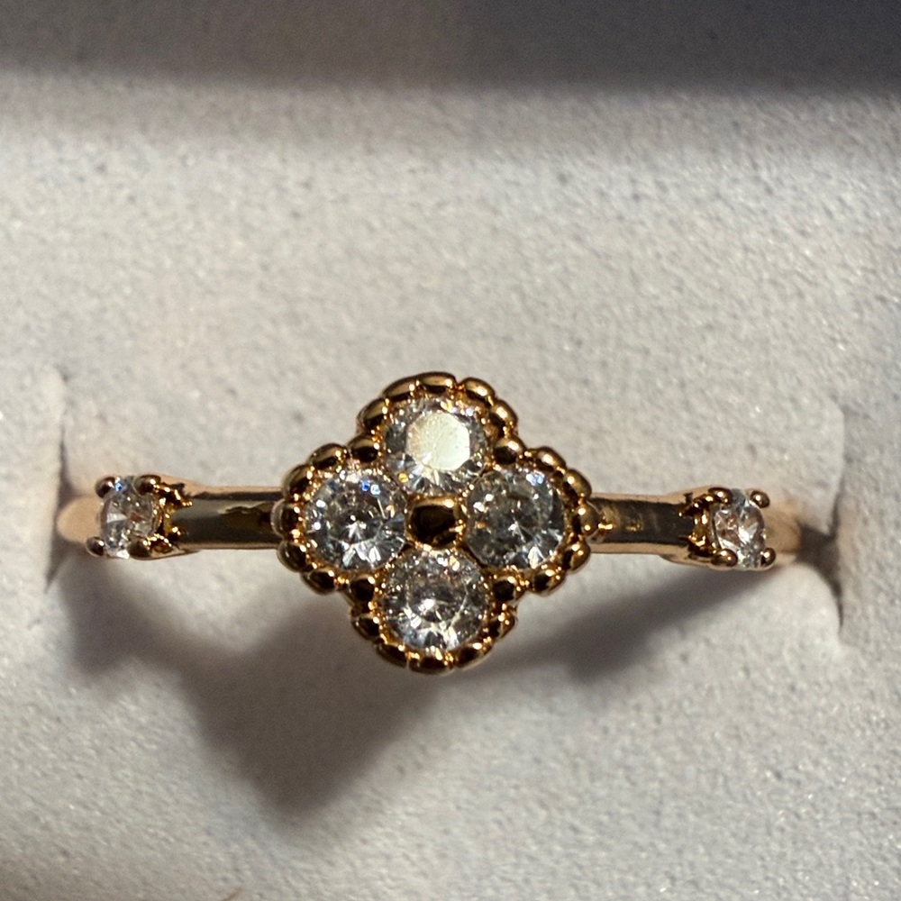 Pretty Bird Gold Plated Dainty Floral Ring size 6.5